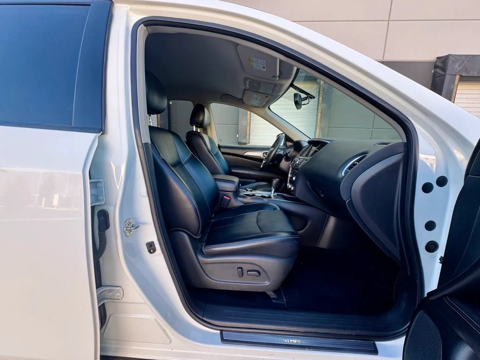 Used 2020 Nissan Pathfinder SL AWD/4WD image 14