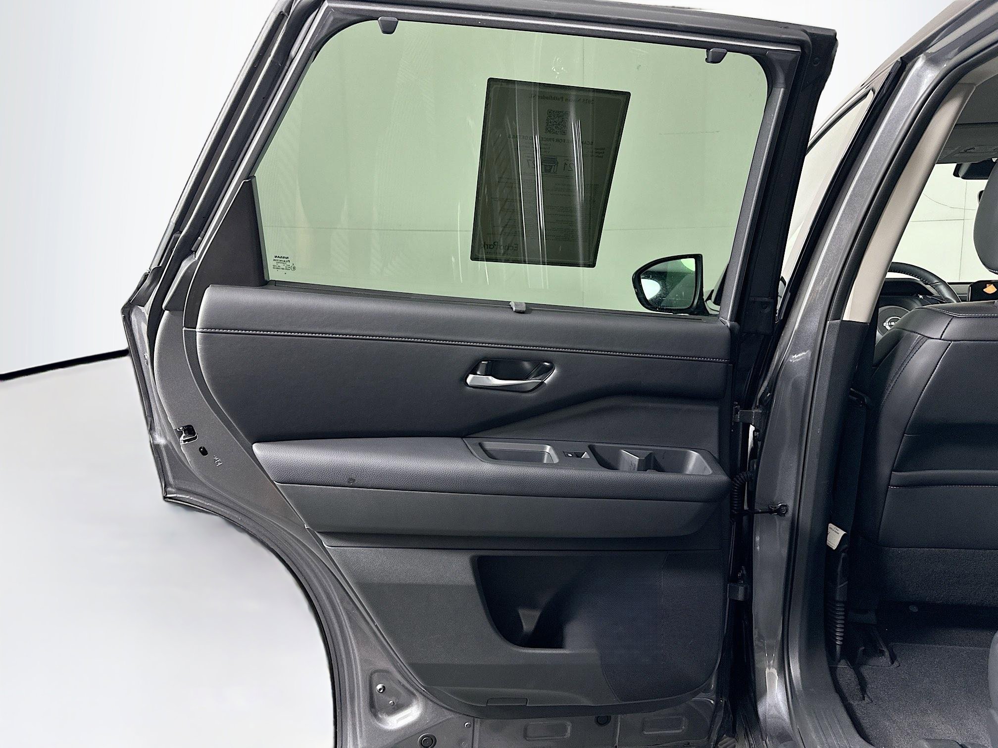 Used 2025 Nissan Pathfinder SL AWD/4WD image 26