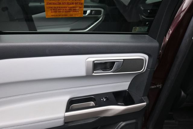Used 2023 Ford Explorer XLT w/ Equipment Group 202A AWD/4WD image 23