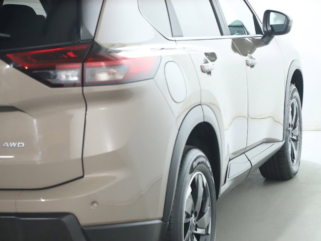 Used 2025 Nissan Rogue SV AWD/4WD image 46