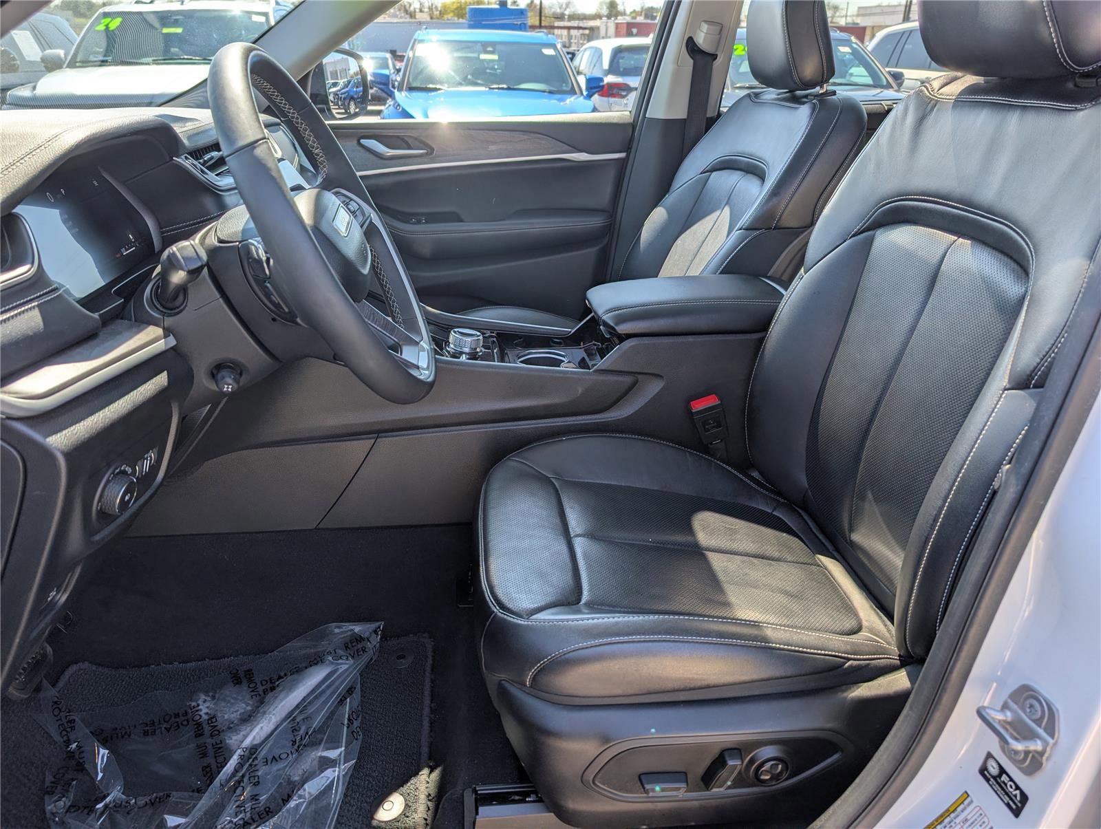 Used 2023 Jeep Grand Cherokee L Limited w/ Luxury Tech Group II image 18