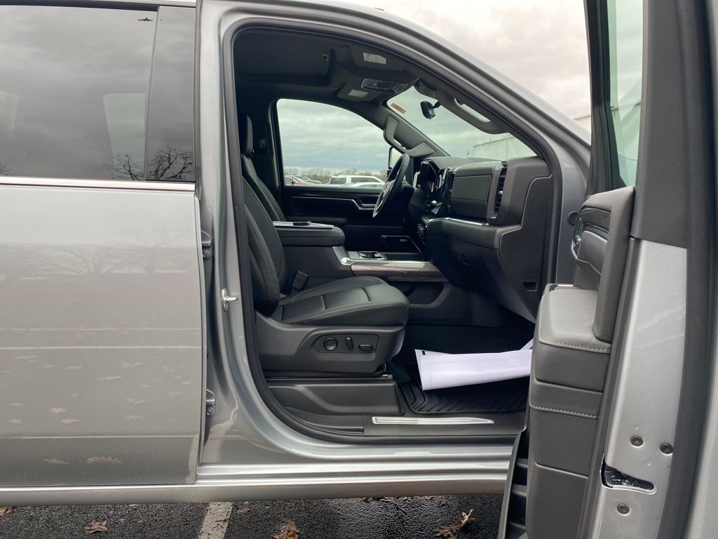 New 2026 Chevrolet Silverado 3500 LTZ w/ LTZ Premium Package image 11