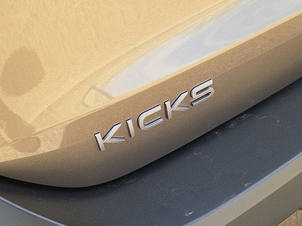 Used 2026 Nissan Kicks SR image 11
