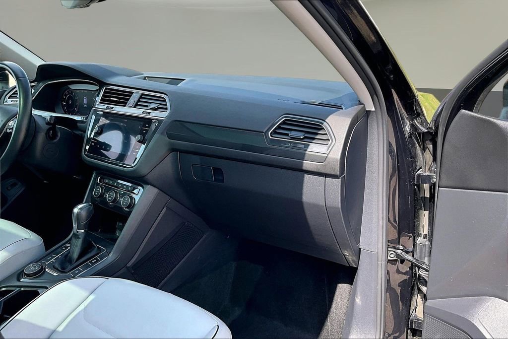 Used 2018 Volkswagen Tiguan SEL Premium image 25