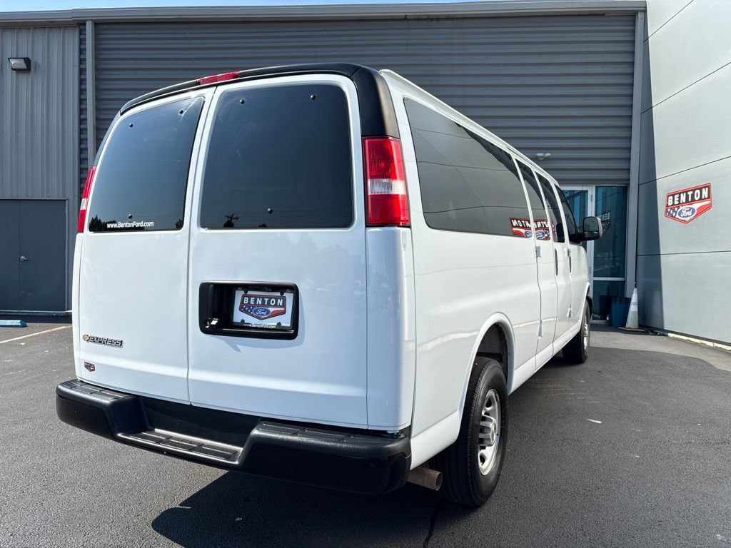 Used 2025 Chevrolet Express 3500 LS RWD image 5