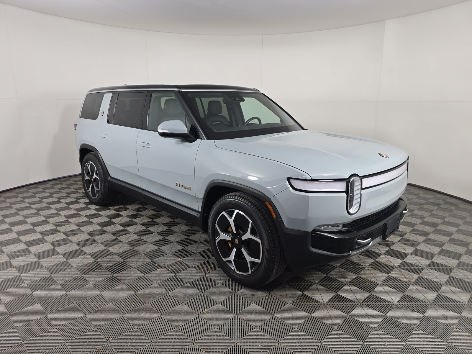 Used 2024 Rivian R1S Adventure Quad AWD/4WD image 7