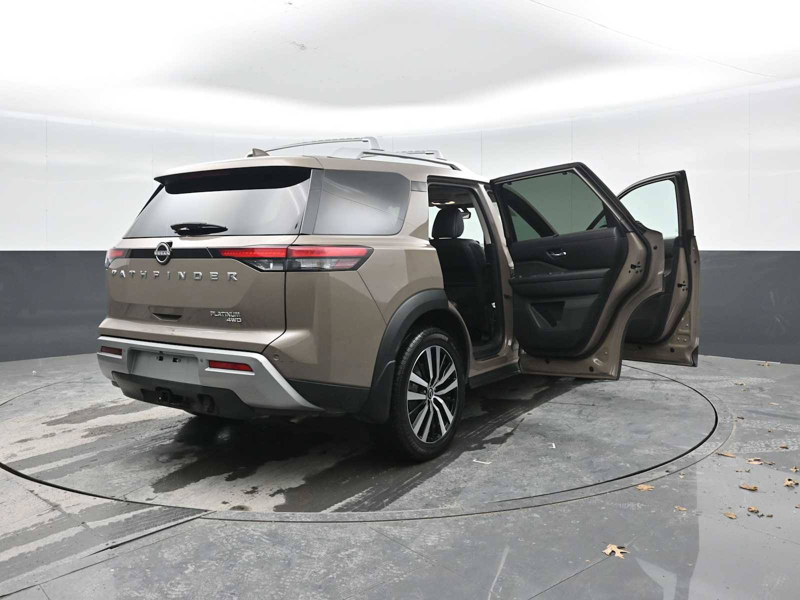 Used 2023 Nissan Pathfinder Platinum w/ Cargo Package image 57