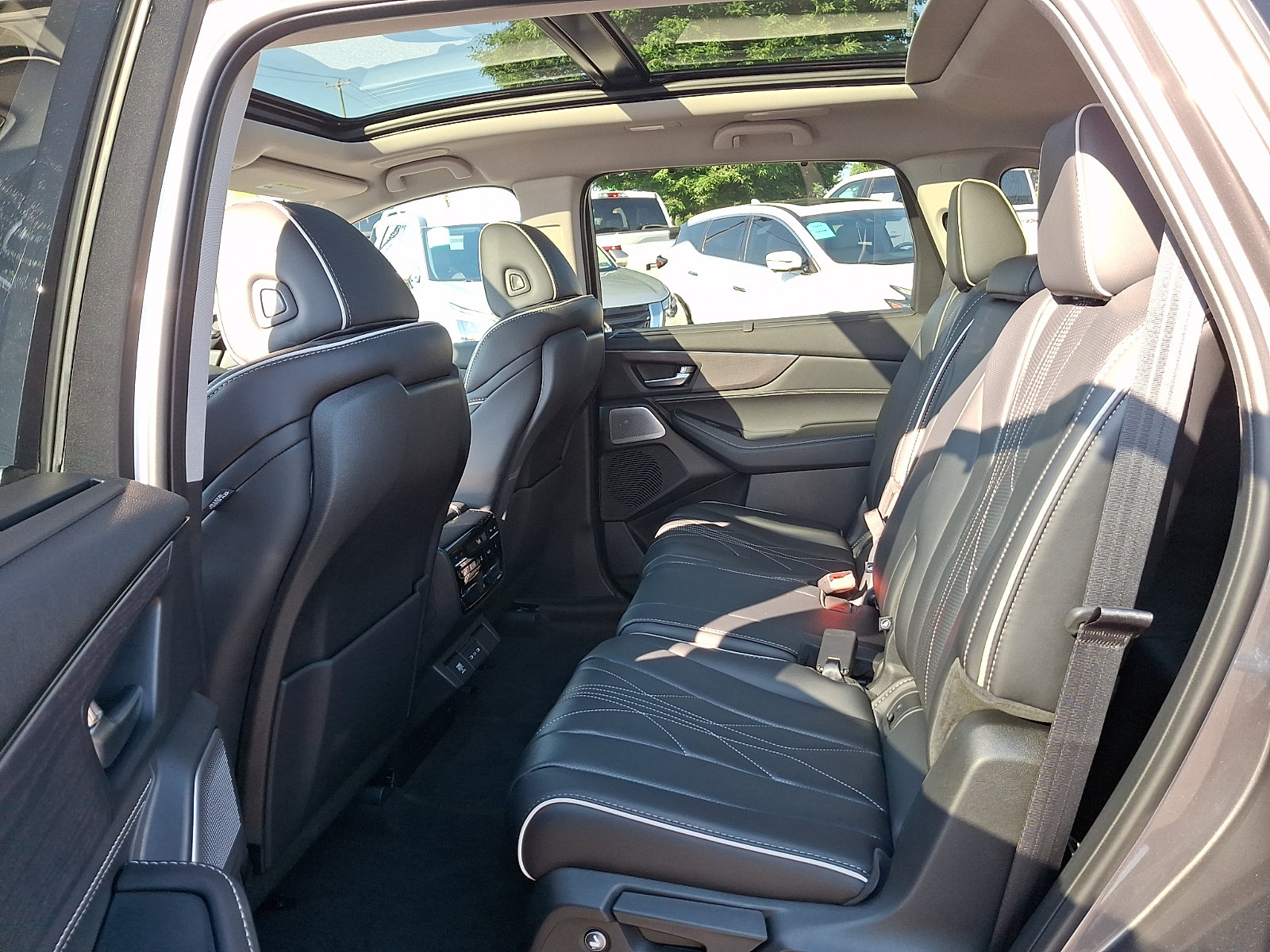 Certified 2026 Acura MDX w/ Advance Package AWD/4WD image 11