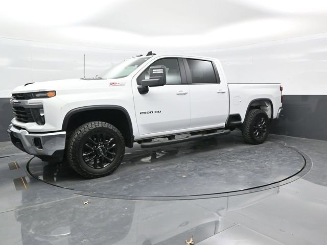 Used 2025 Chevrolet Silverado 2500 LT image 3