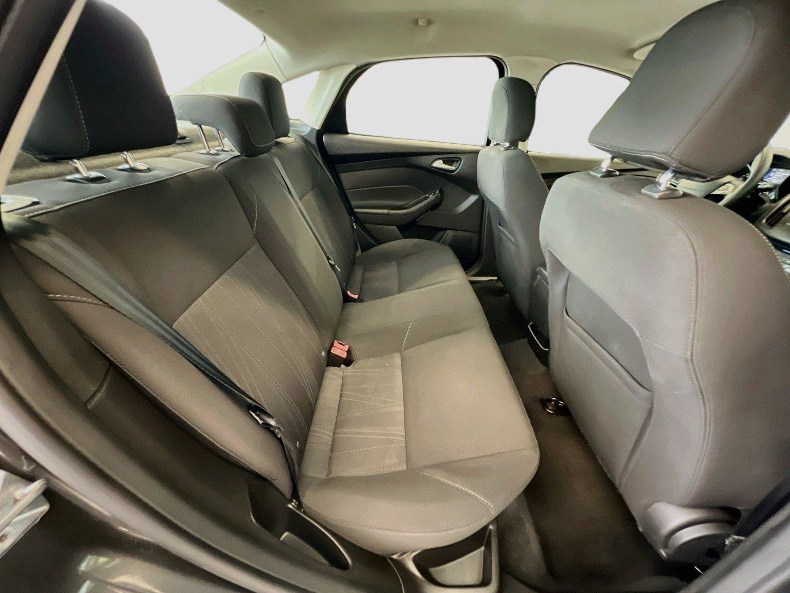 Used 2016 Ford Focus SE FWD image 24