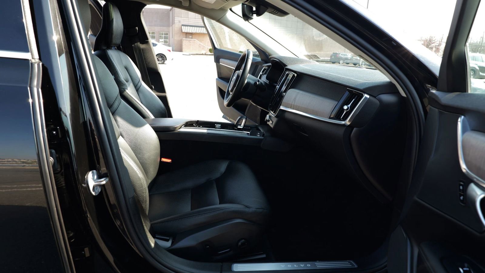Used 2023 Volvo S90 B6 Plus image 24
