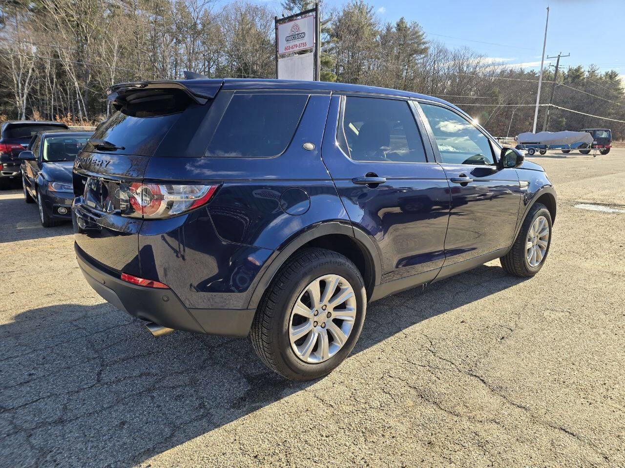Used 2017 Land Rover Discovery Sport SE image 9