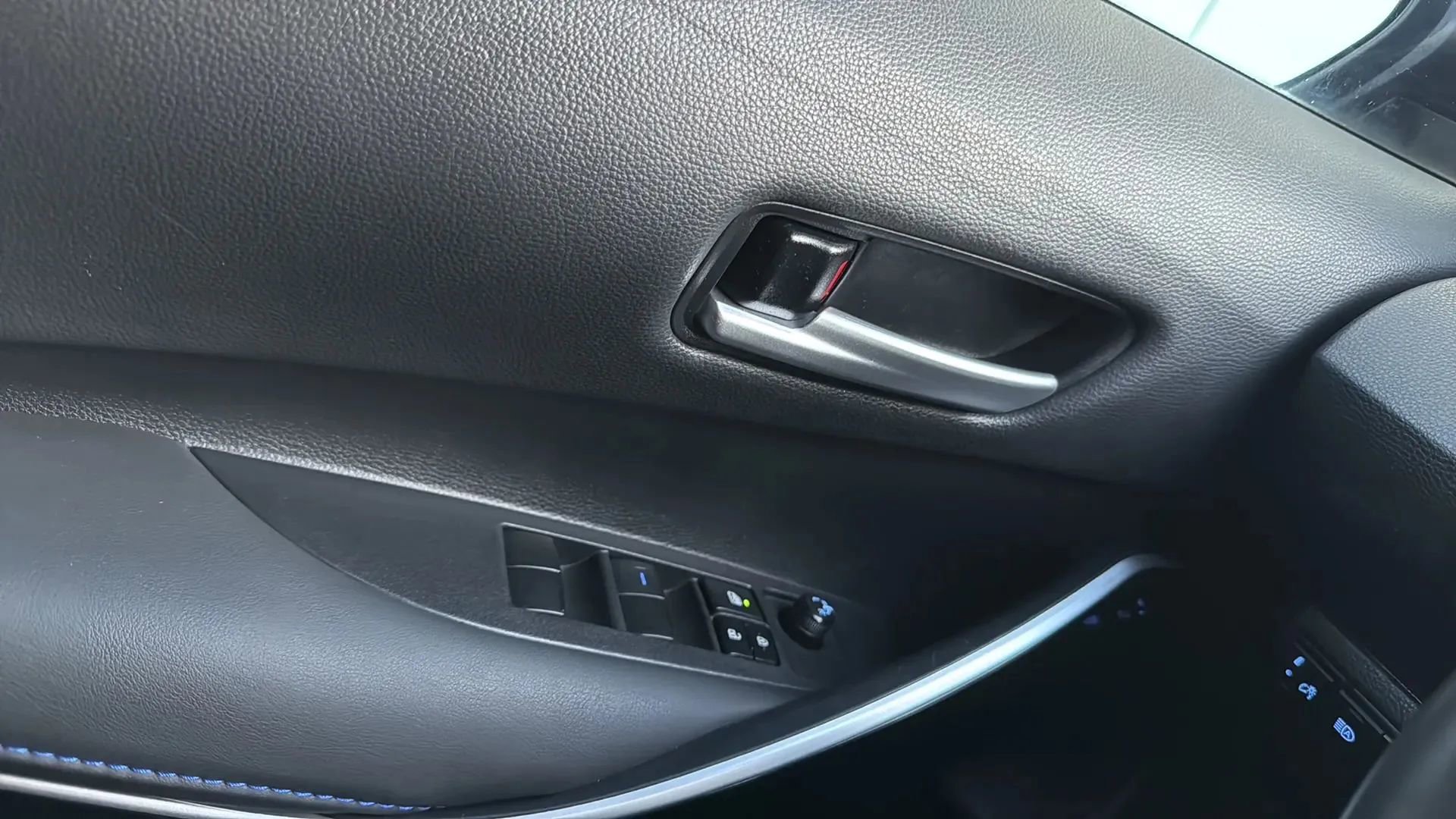 Used 2021 Toyota Corolla XSE image 20