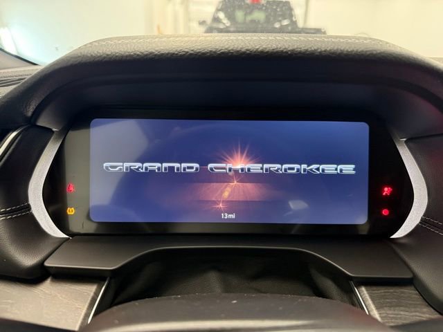 New 2025 Jeep Grand Cherokee Limited w/ Luxury Tech Group II image 19