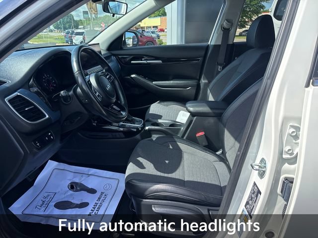 Used 2023 Kia Seltos S w/ Navigation Package AWD/4WD image 13