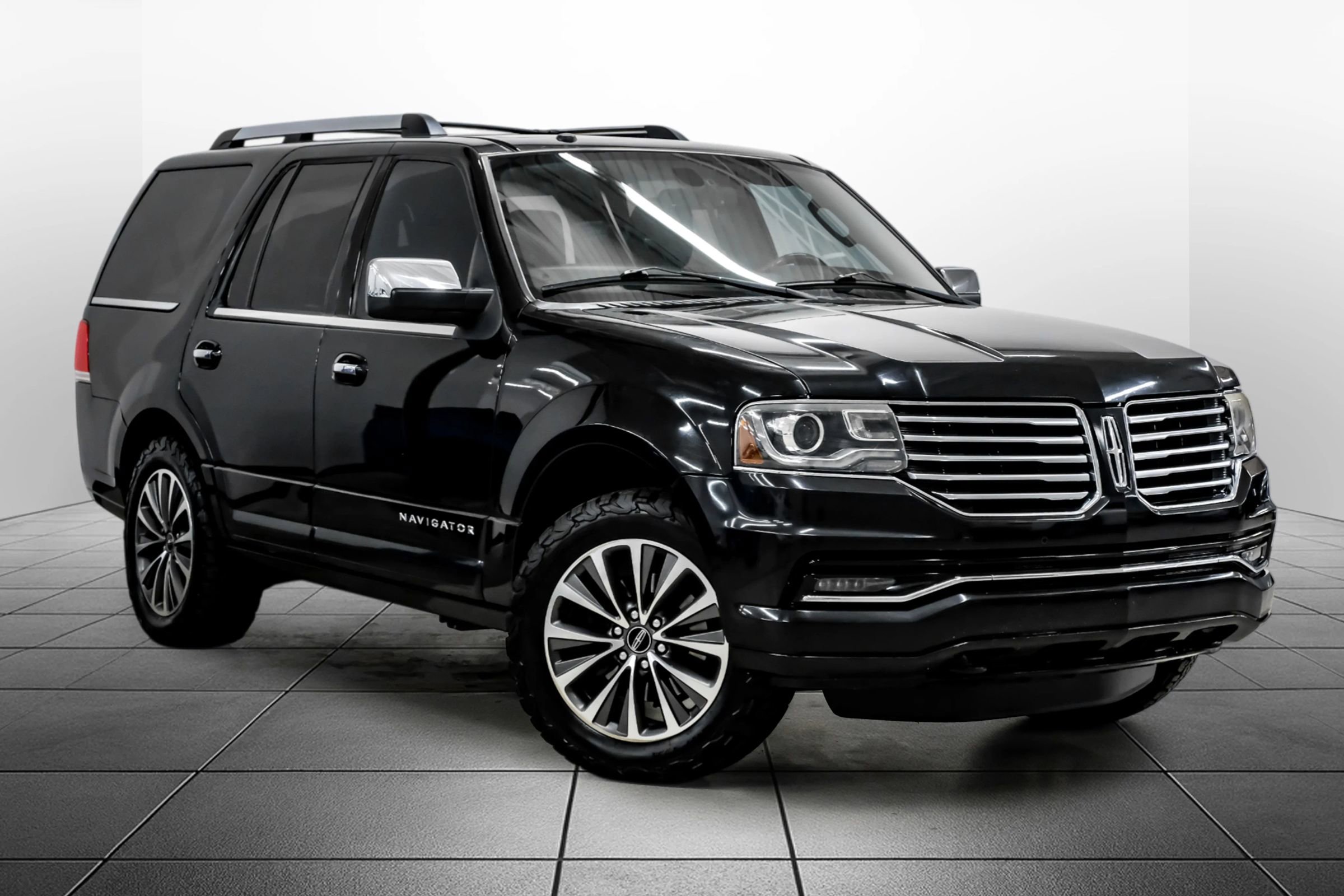 Used 2015 Lincoln Navigator 2WD image 7