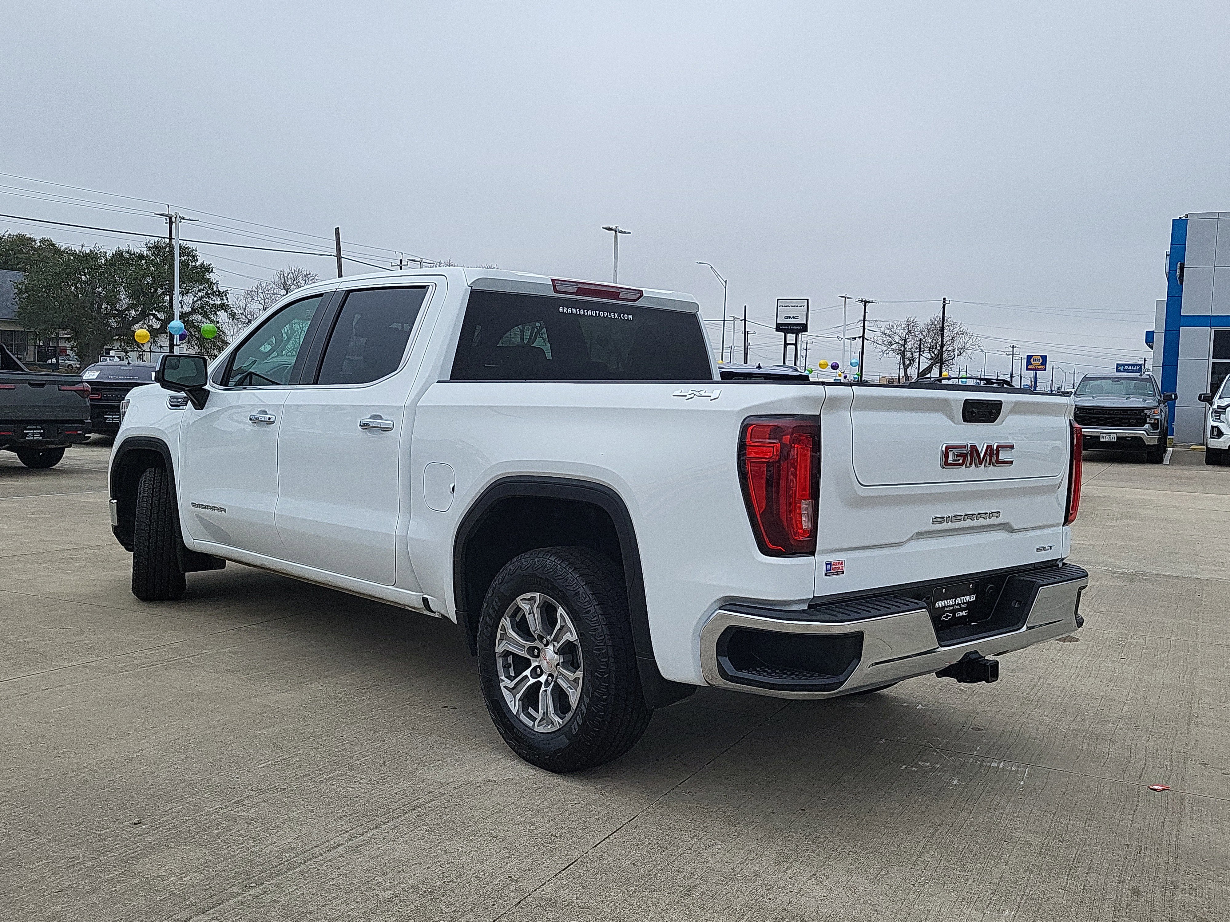 Used 2025 GMC Sierra 1500 SLT AWD/4WD image 8