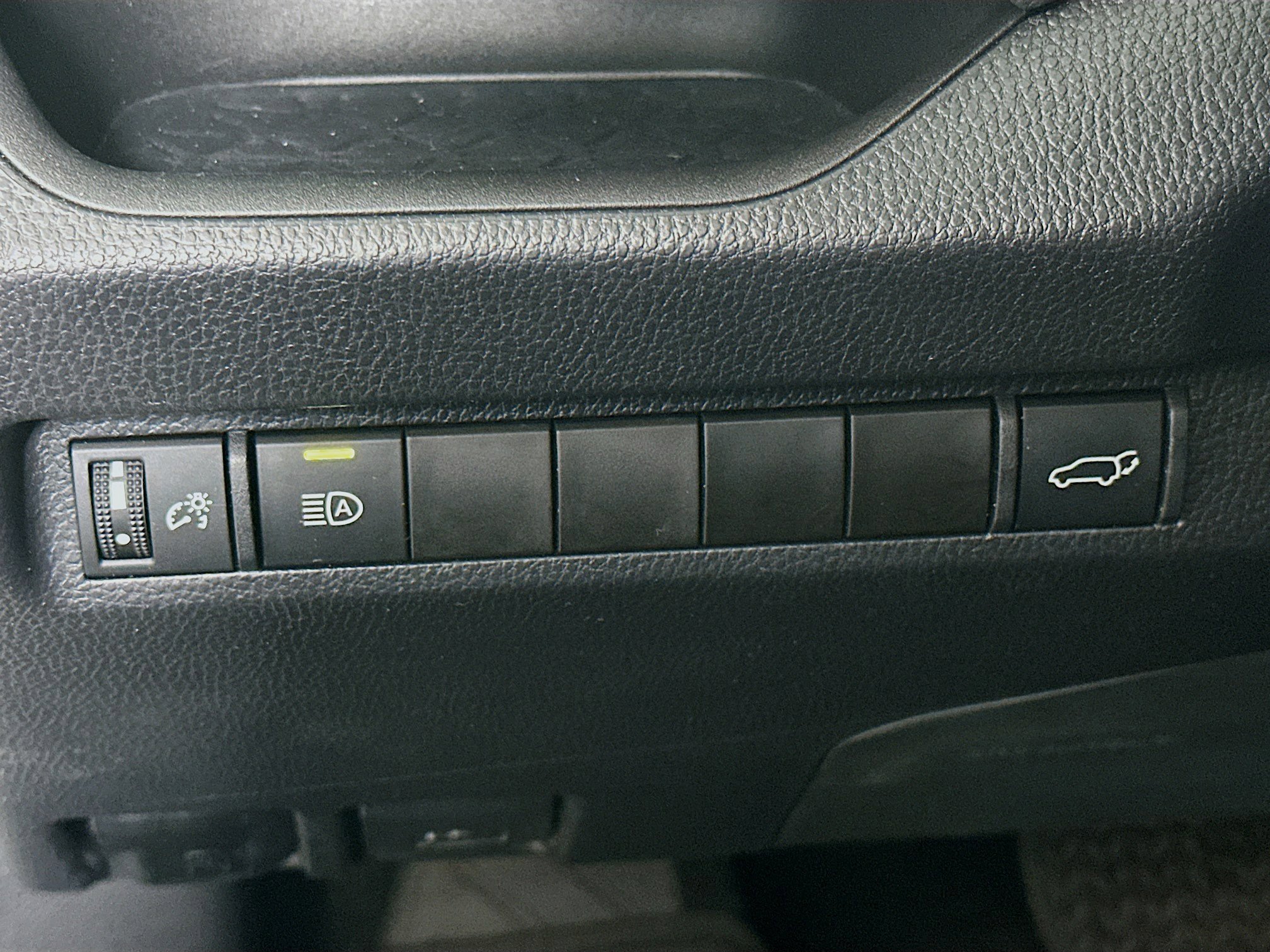 Used 2023 Toyota RAV4 XLE Premium image 16