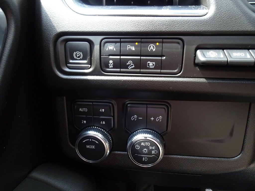 Used 2023 GMC Yukon AT4 w/ AT4 Premium Package AWD/4WD image 26