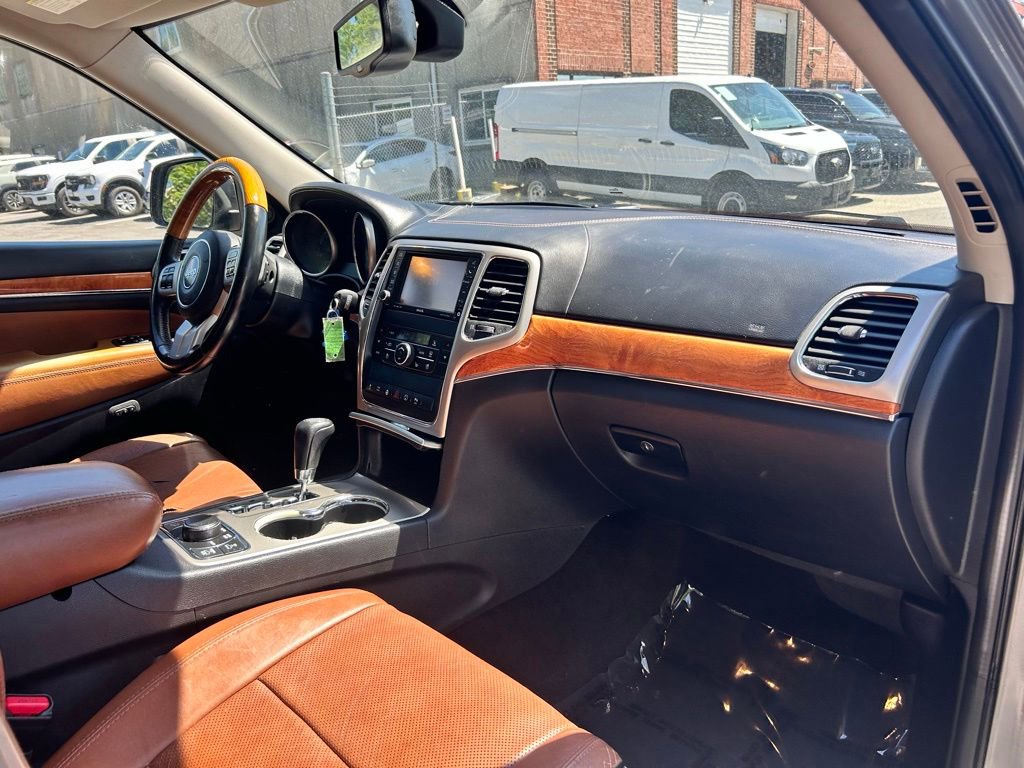 Used 2013 Jeep Grand Cherokee Overland AWD/4WD image 8