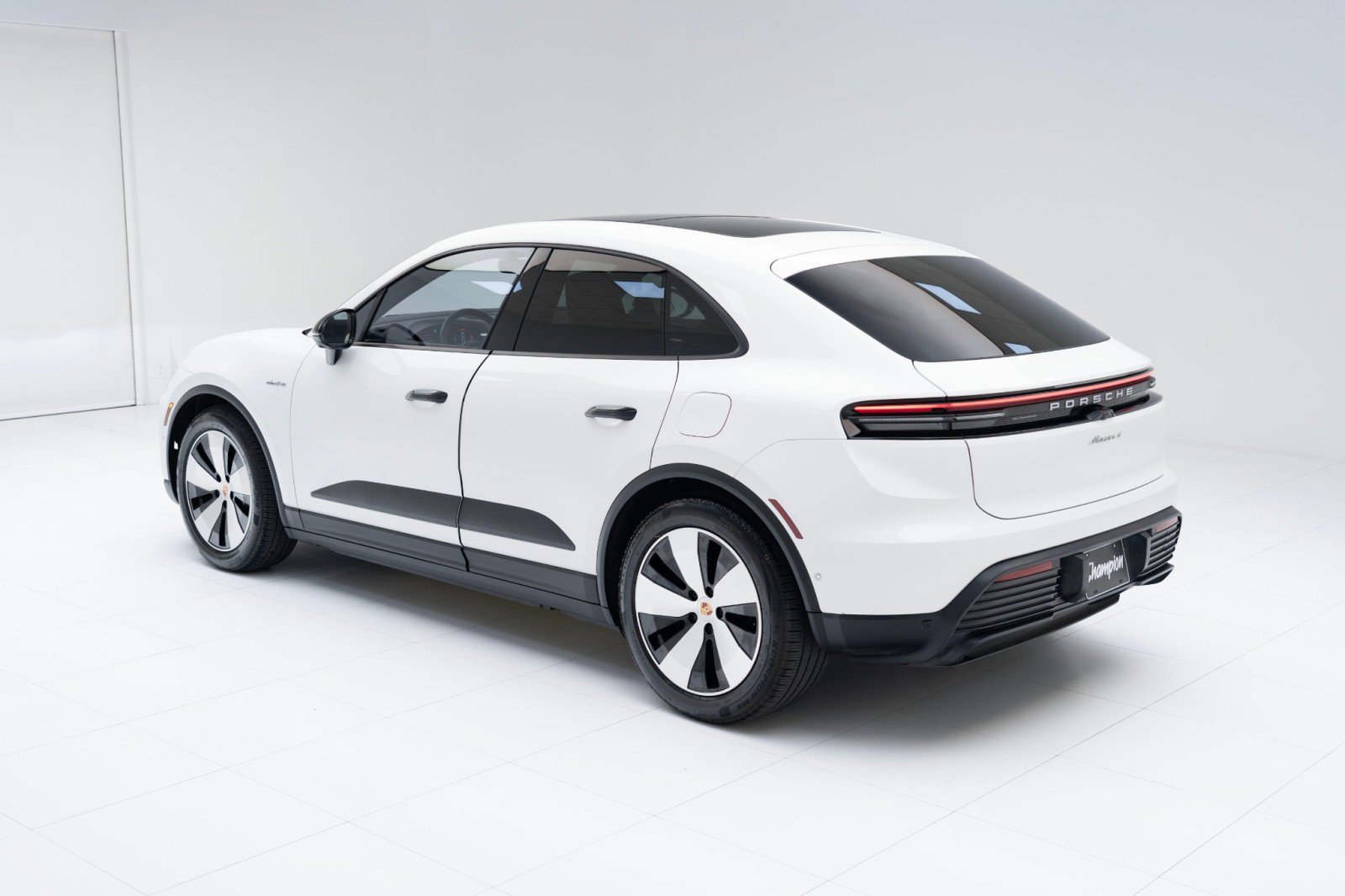 Certified 2024 Porsche Macan 4 Electric image 3
