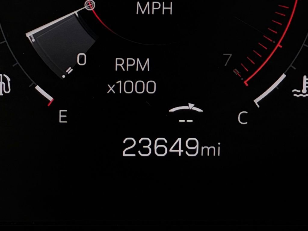 Used 2025 GMC Yukon XL Denali image 16
