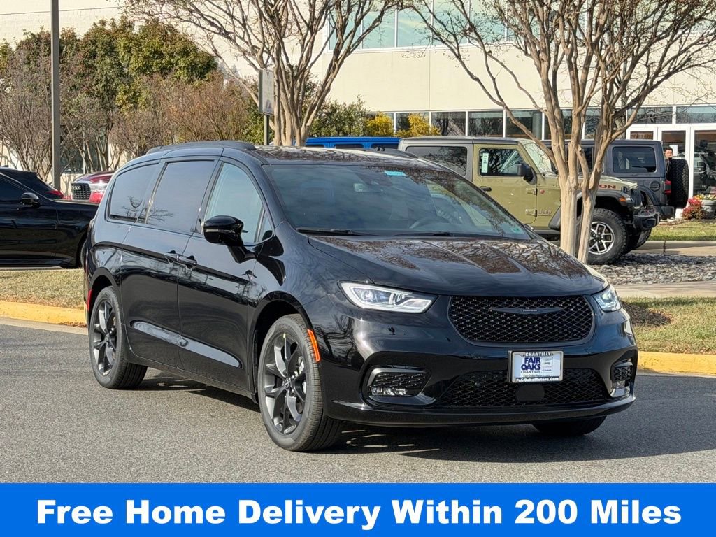 New 2026 Chrysler Pacifica Select w/ S Appearance Package image 1