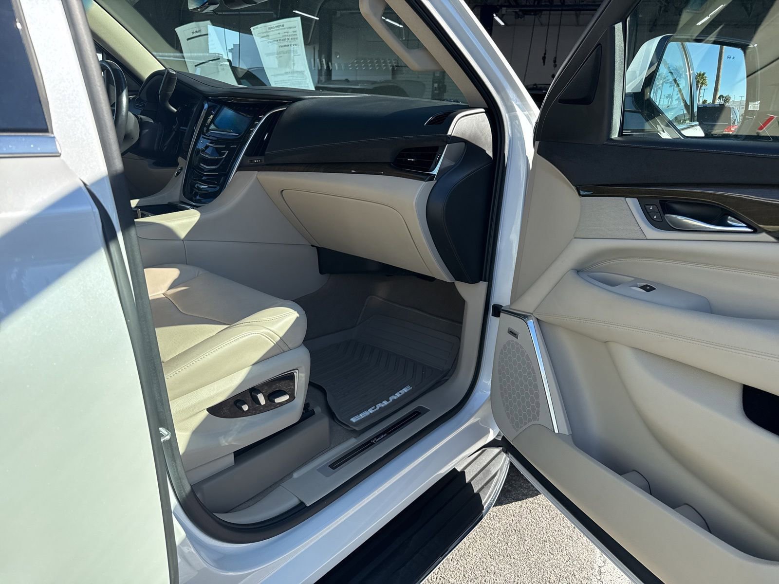 Used 2019 Cadillac Escalade Luxury w/ LPO, Radiant Package image 12