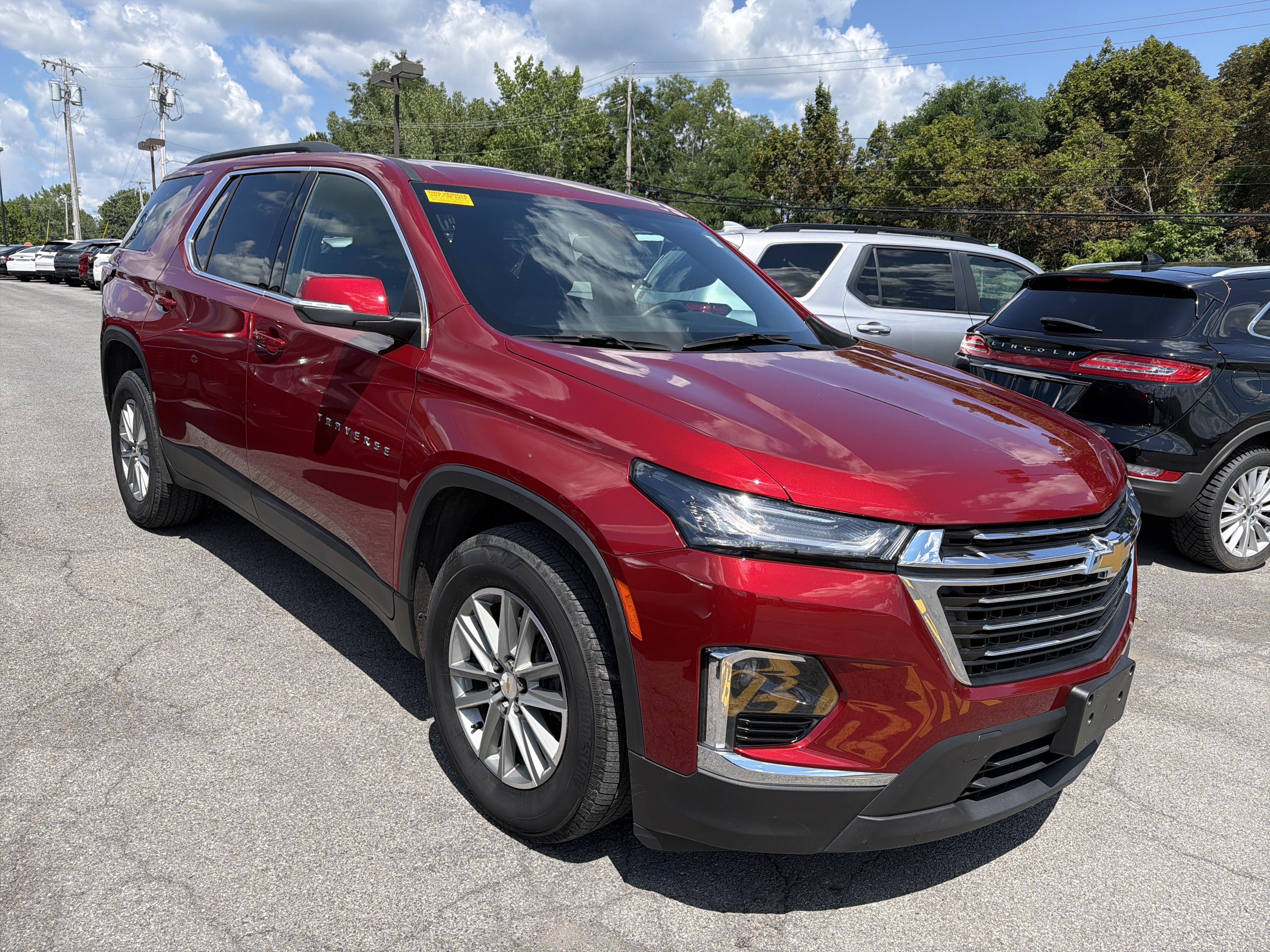 Used 2023 Chevrolet Traverse LT AWD/4WD image 2