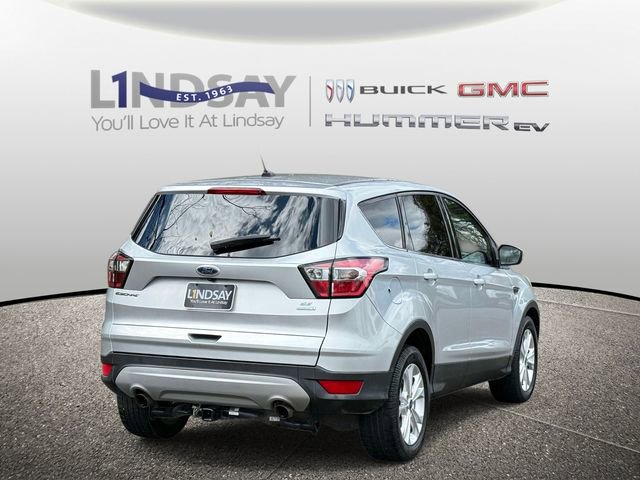 Used 2017 Ford Escape SE FWD image 2