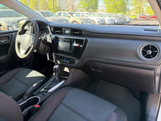 Used 2019 Toyota Corolla LE FWD image 31