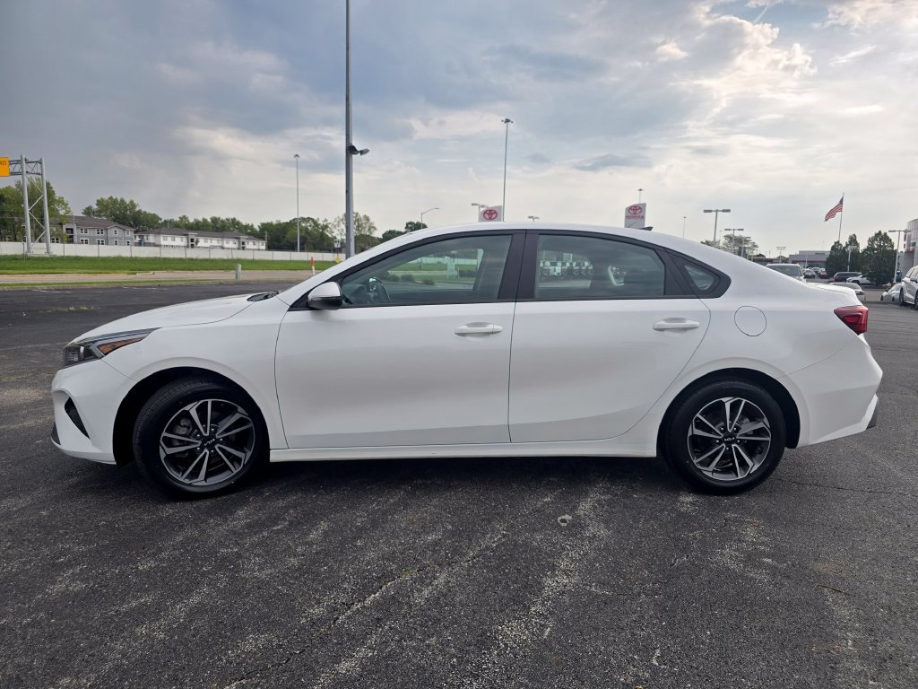Used 2024 Kia Forte LXS w/ LXS Technology Package FWD image 11