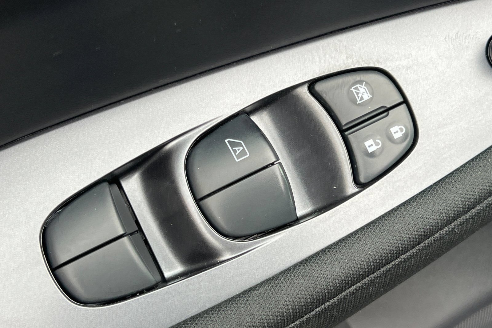 Certified 2025 Nissan Leaf S FWD image 12