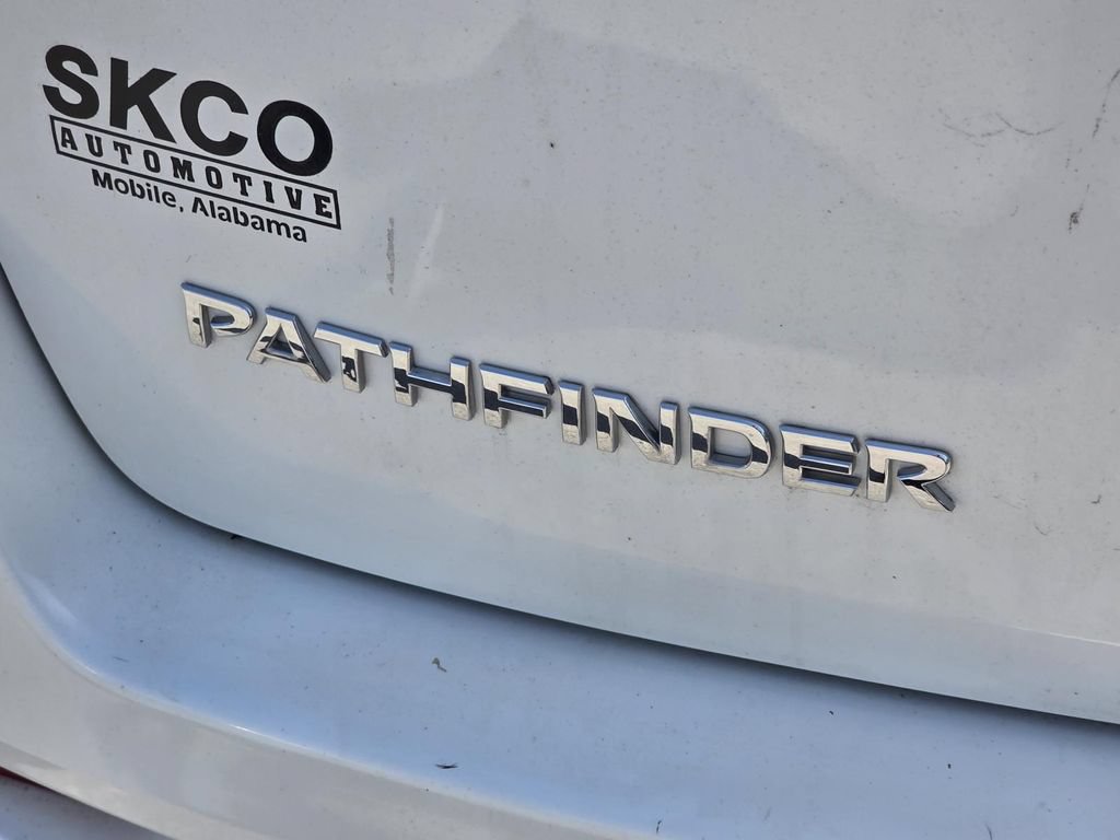 Used 2014 Nissan Pathfinder Platinum w/ Platinum Premium Package FWD image 5