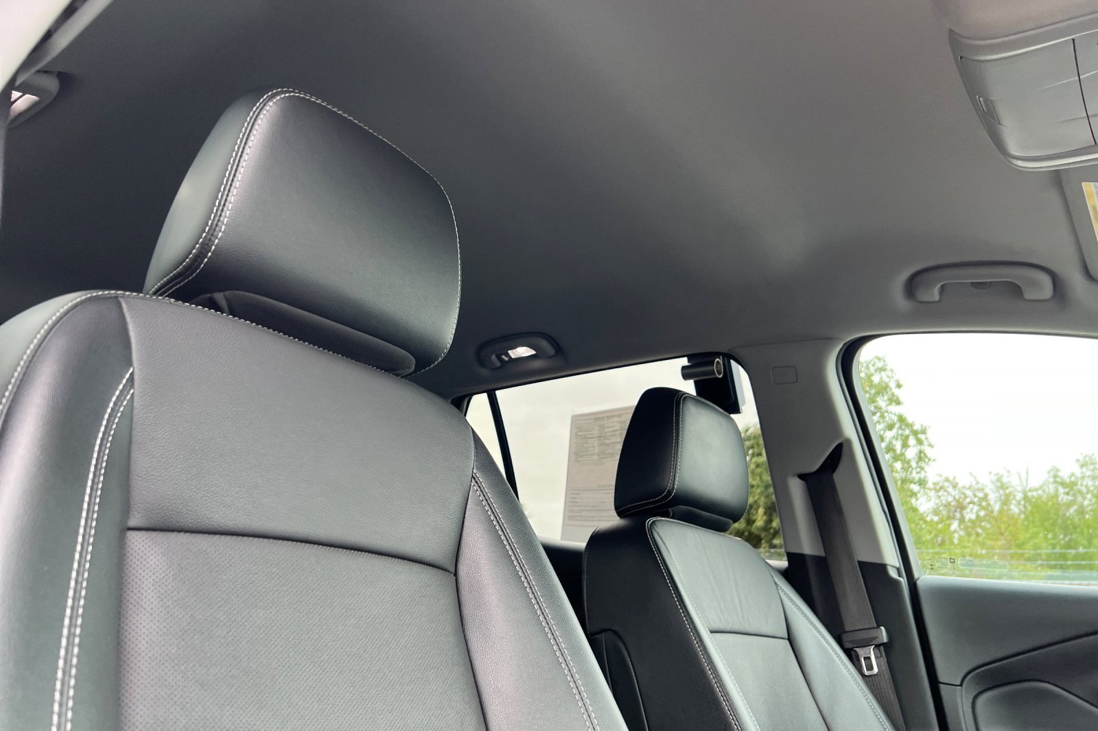 Used 2023 GMC Terrain SLT image 14