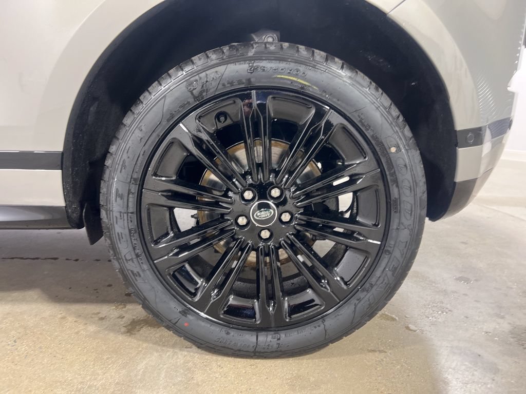 Certified 2026 Land Rover Range Rover Evoque Dynamic SE AWD/4WD image 30