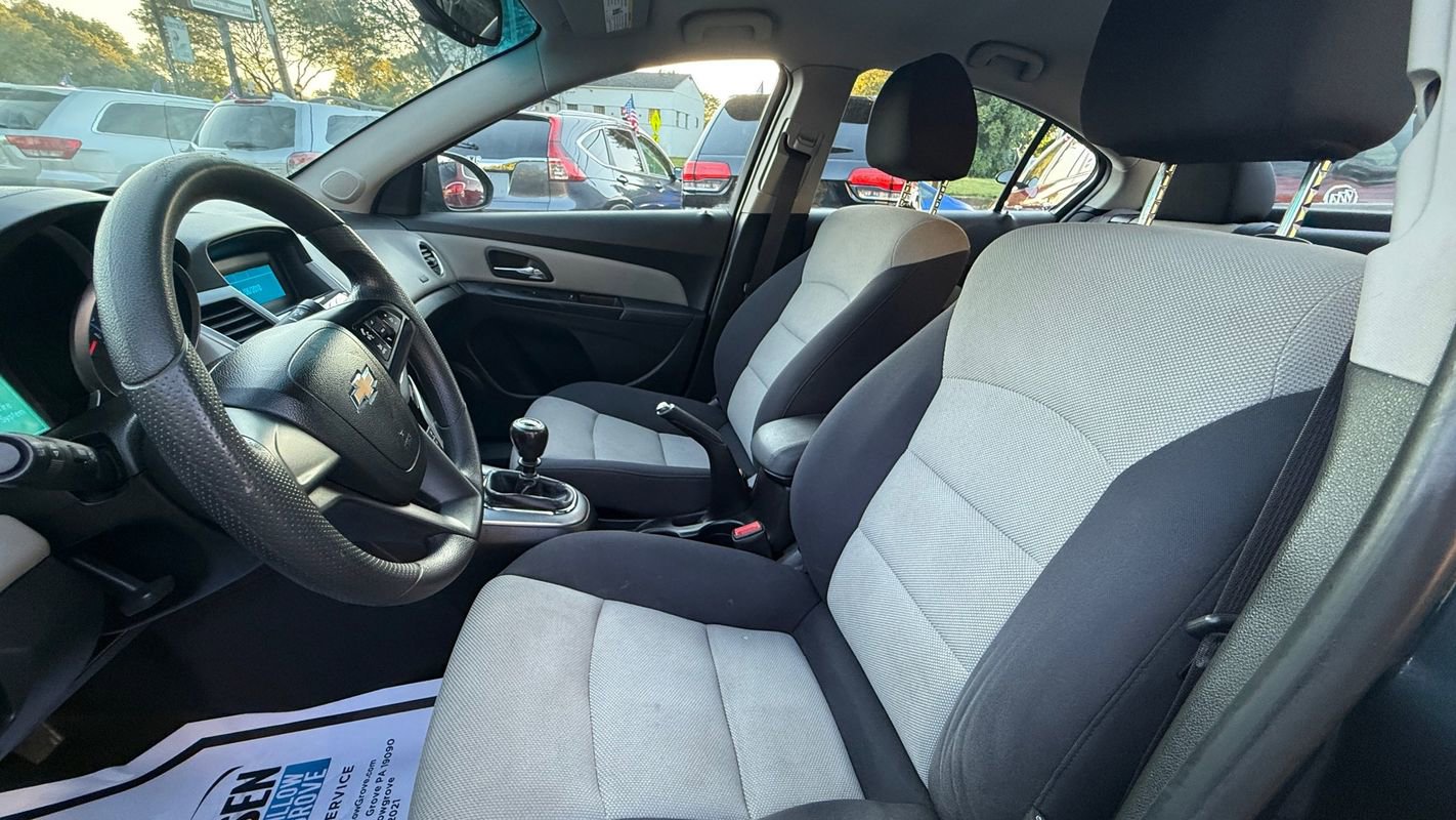 Used 2015 Chevrolet Cruze LS FWD image 9
