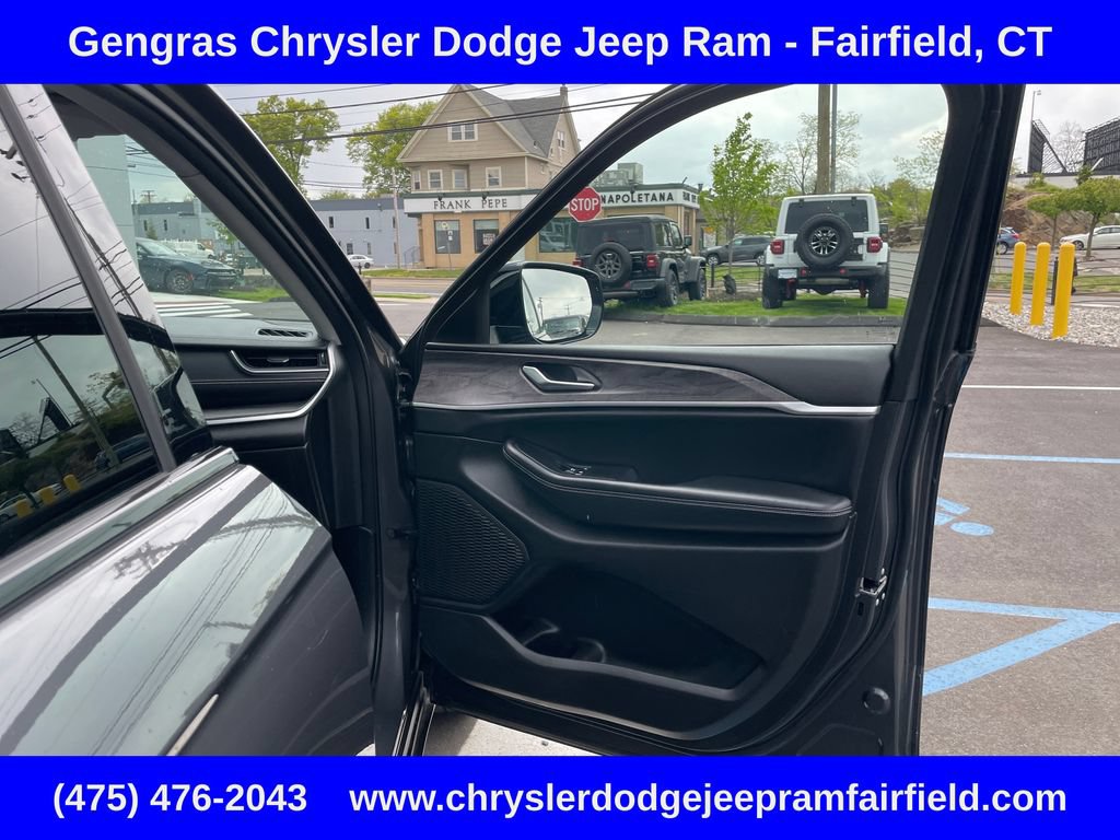 Certified 2023 Jeep Grand Cherokee Limited AWD/4WD image 9