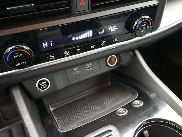 Used 2023 Nissan Rogue SV image 34