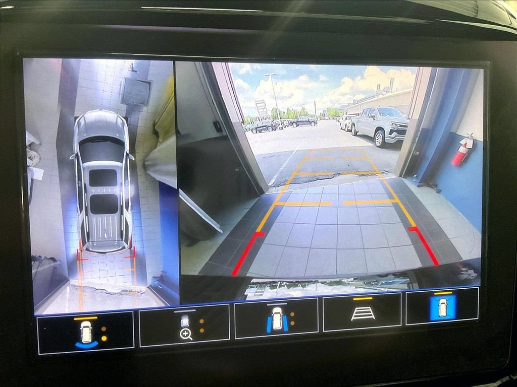 Used 2023 Chevrolet Traverse LT w/ Rear Camera Mirror Package AWD/4WD image 20