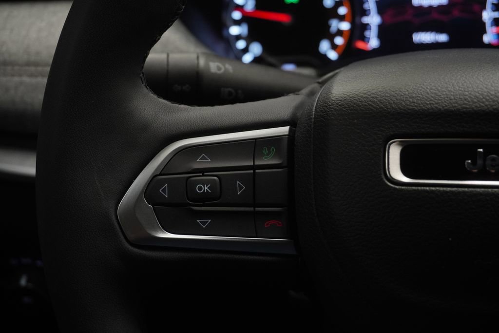 Certified 2024 Jeep Compass Latitude AWD/4WD image 37