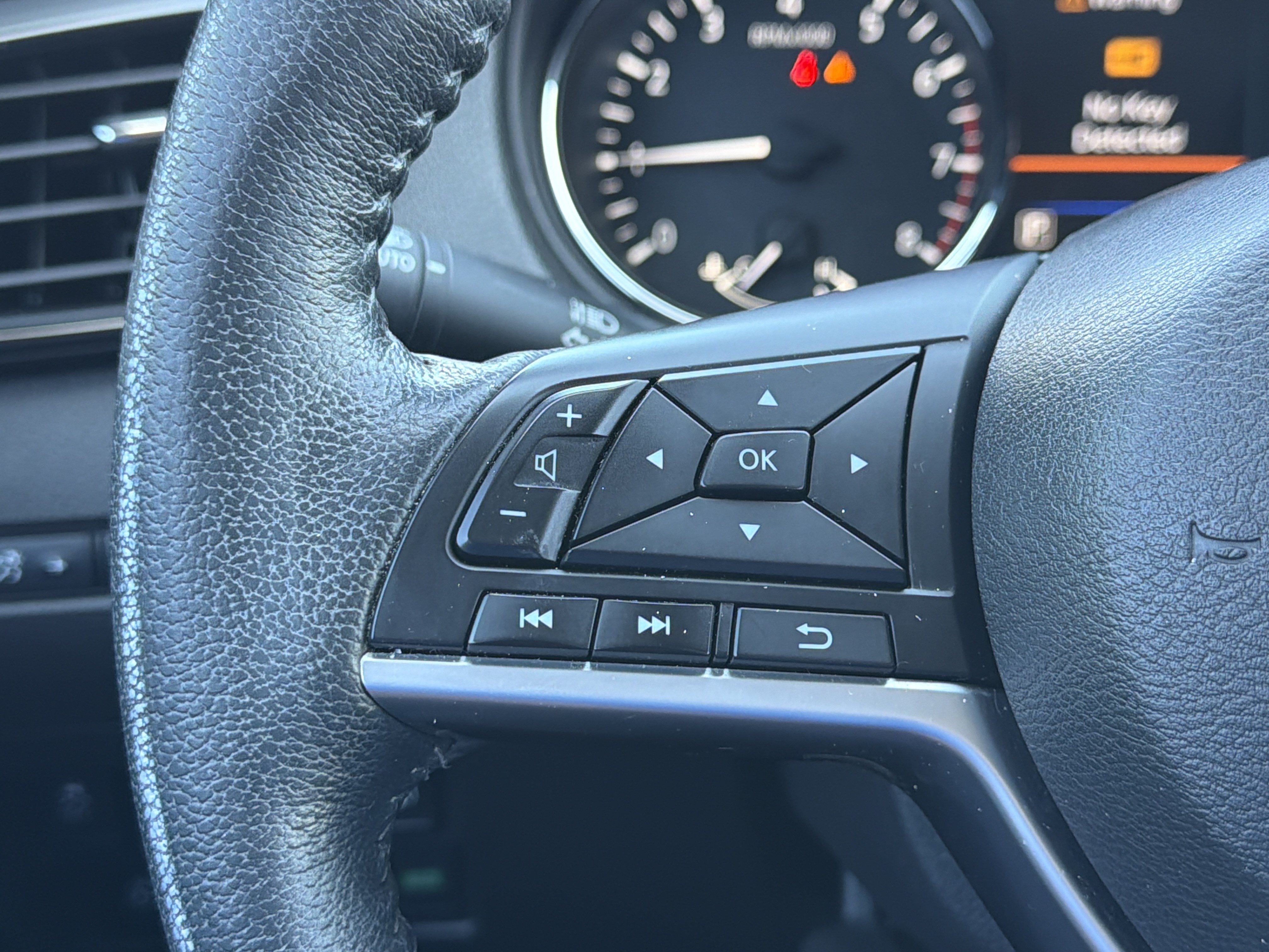 Used 2020 Nissan Rogue SV w/ Premium Package FWD image 14