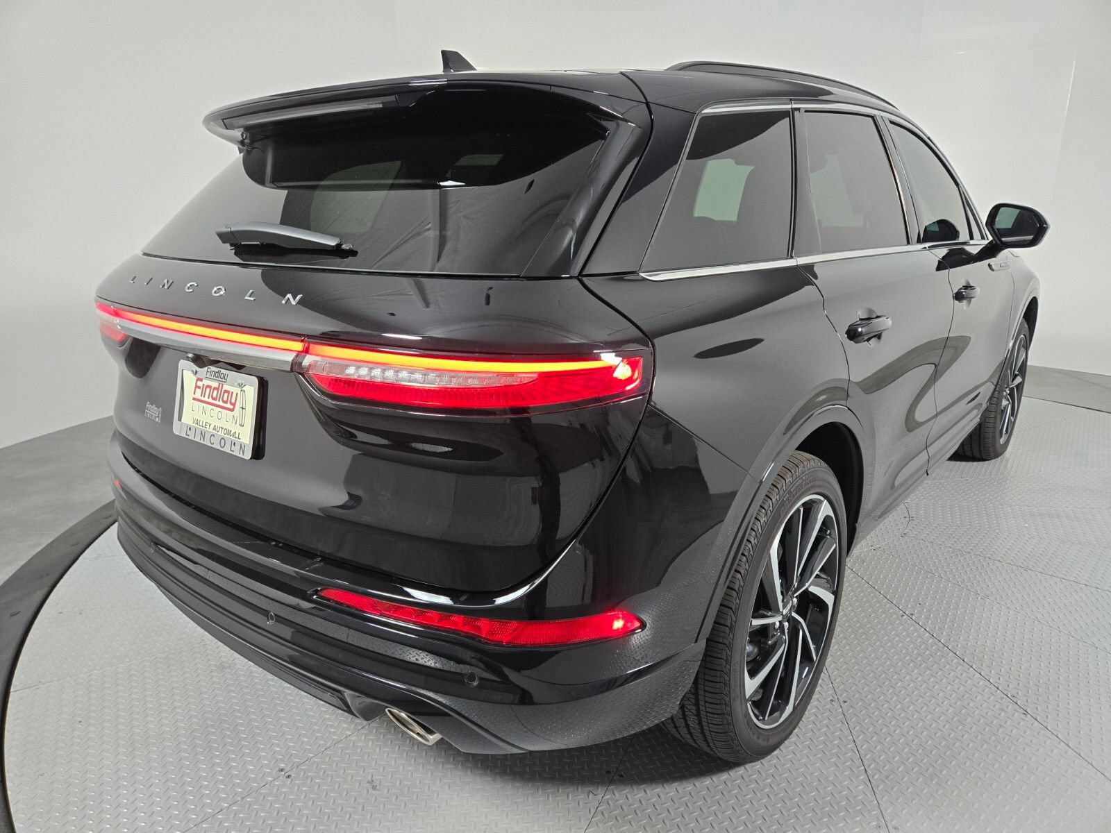 New 2025 Lincoln Corsair Grand Touring w/ Rear Removable Package Tray AWD/4WD image 4