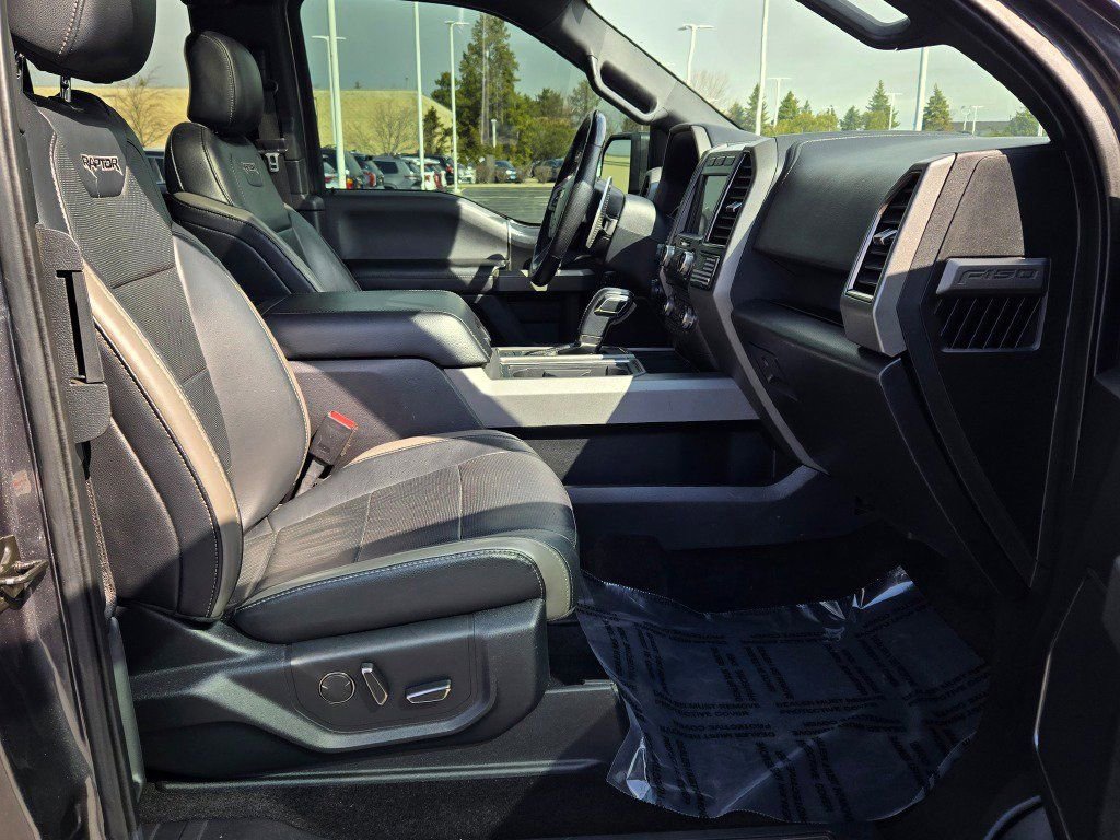 Used 2017 Ford F150 Raptor w/ Equipment Group 802A Luxury image 6