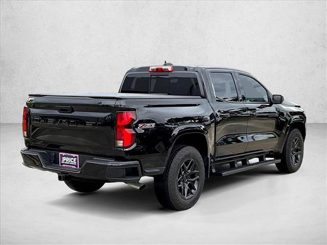 Used 2025 Chevrolet Colorado Z71 w/ Technology Package AWD/4WD image 2