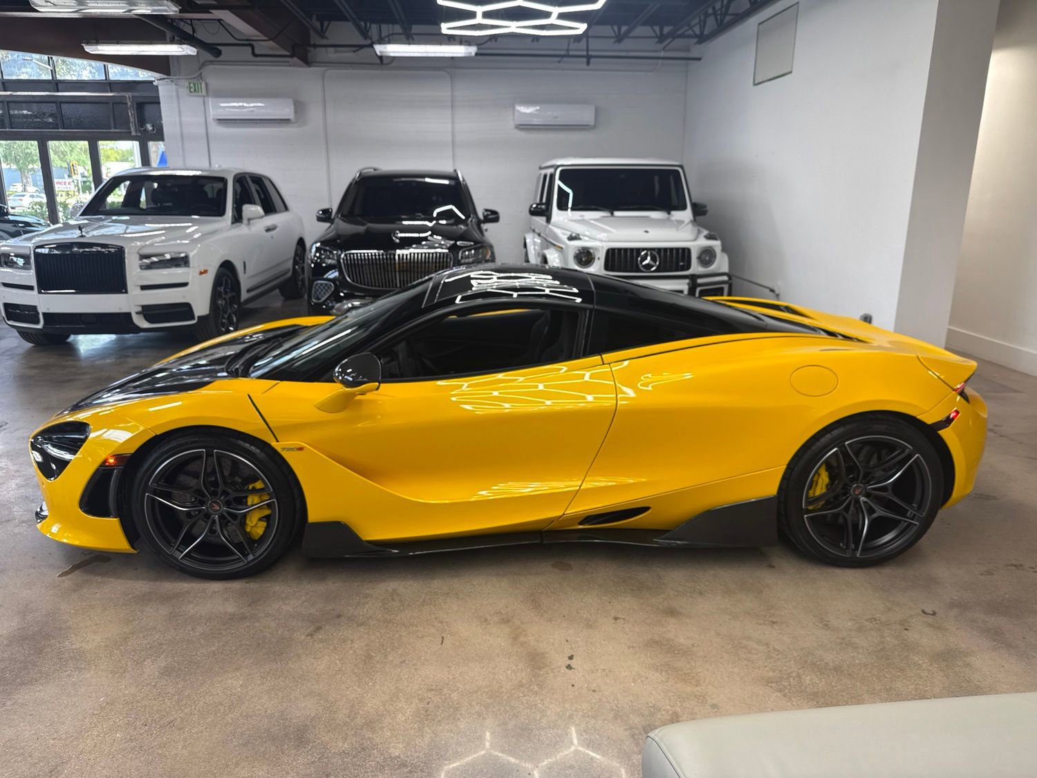 Used 2018 McLaren 720S Performance RWD image 3