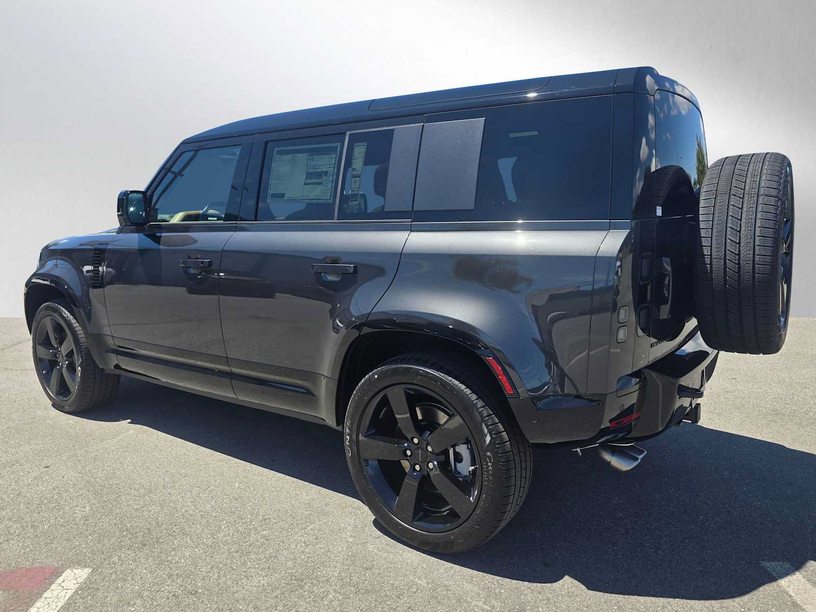 New 2026 Land Rover Defender 110 X-Dynamic SE AWD/4WD image 3