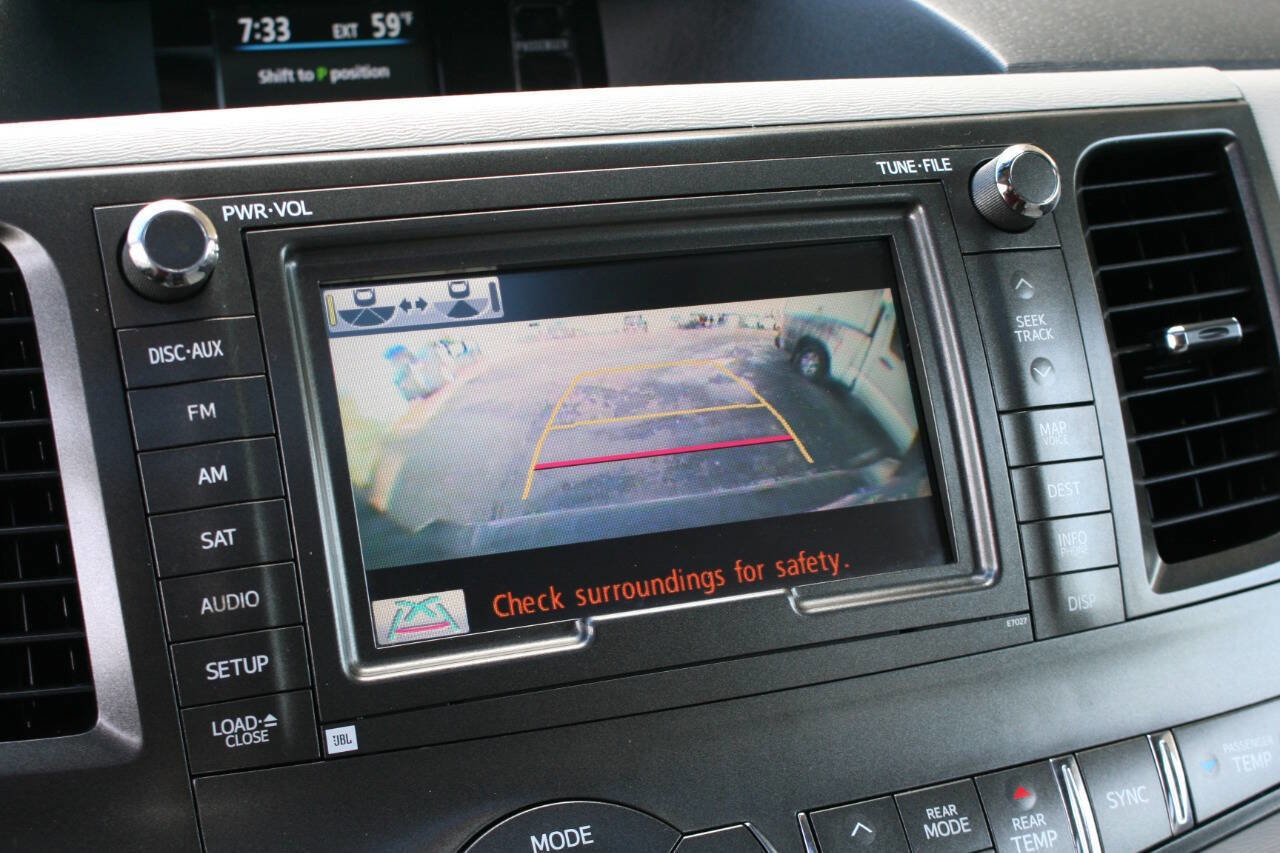 Used 2014 Toyota Sienna XLE image 20