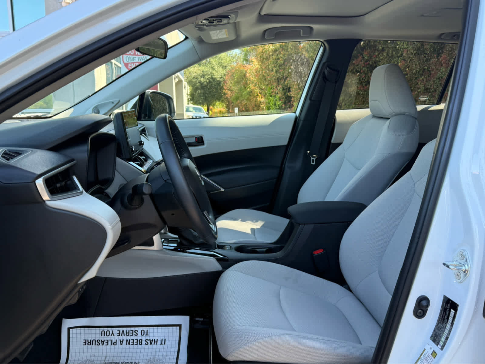 Used 2022 Toyota Corolla Cross LE w/ Moonroof Package image 3