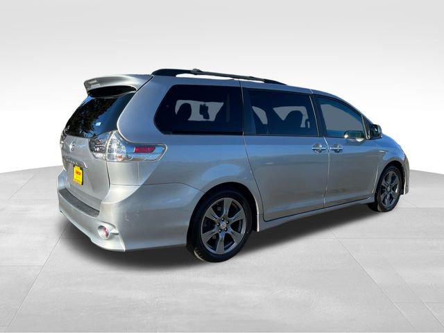 Used 2017 Toyota Sienna SE image 8
